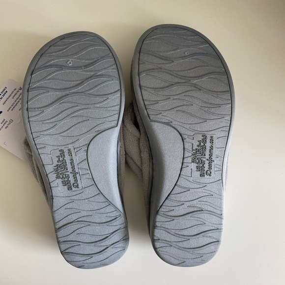 Dearfoams Memory Foam Pink Slippers - Picture 4 of 8